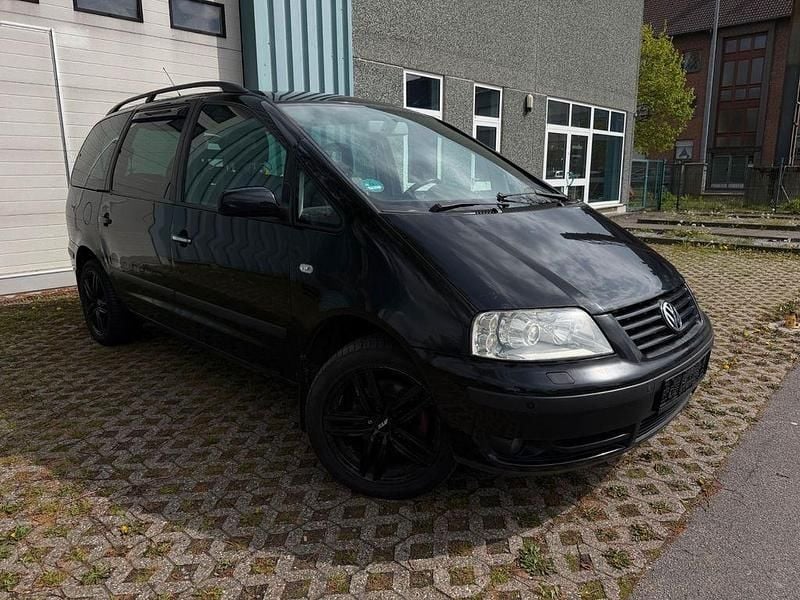 Second-hand VW Sharan 116 CP (85 kW) 2002 Negru Monovolum