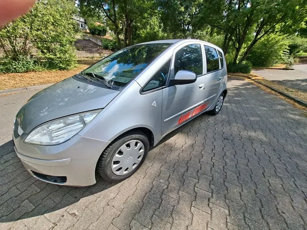 Gebraucht Mitsubishi Colt Motion 95 PS (69 kW) 2007 Silber Limousine