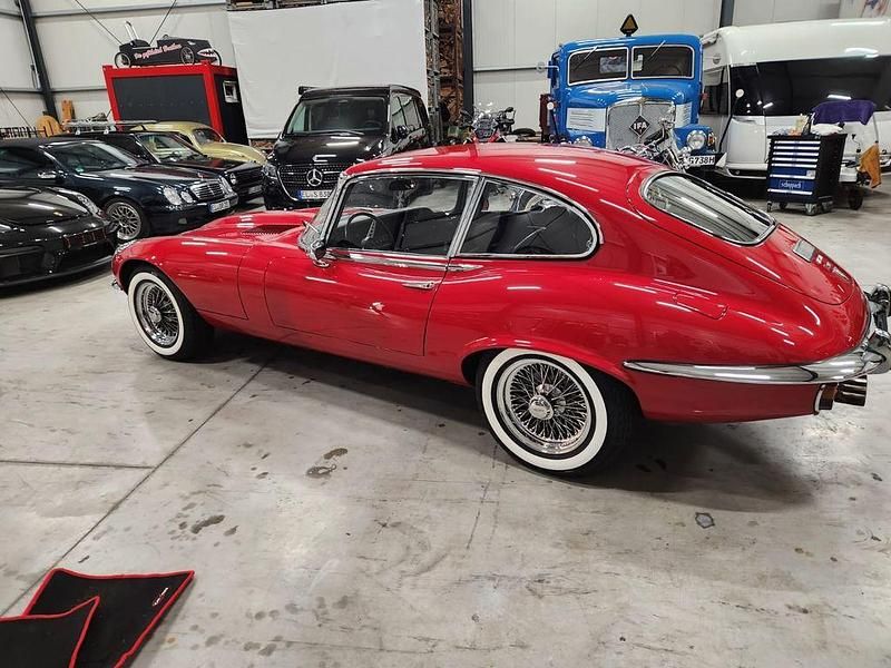 Second-hand Jaguar E-Type 268 CP (197 kW) 1971 Roșu