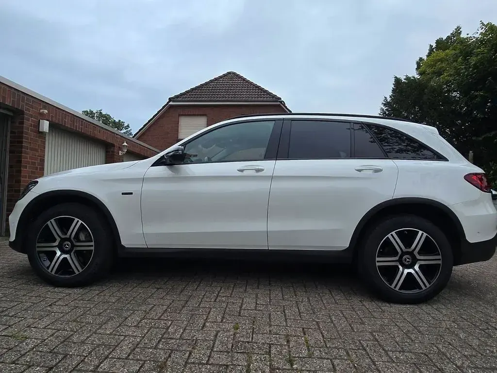 Gebraucht Mercedes GLC300e 320 PS (235 kW) 2020 Weiß SUV