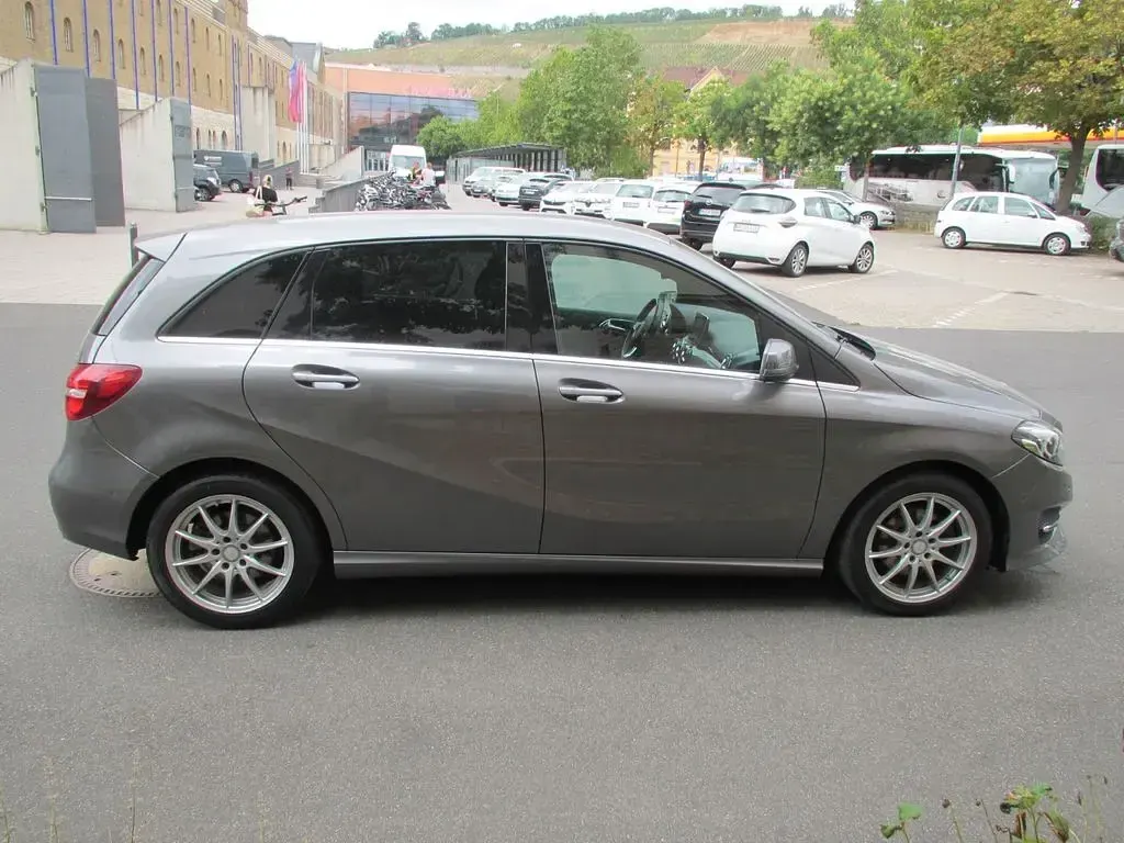 Gebraucht Mercedes B200 136 PS (100 kW) 2017 Grau Kleinwagen