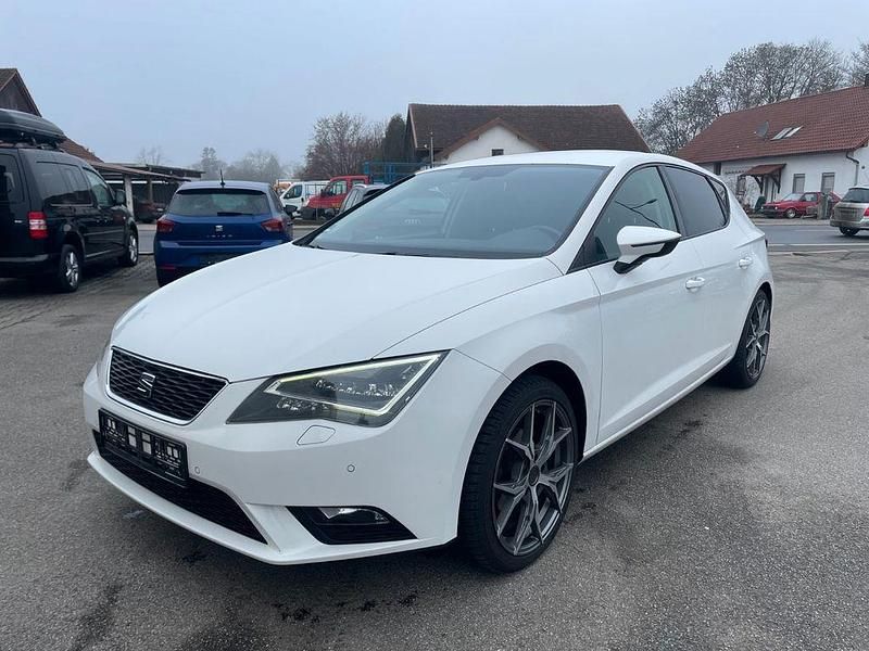 Weiß Gebraucht 2016 Seat Leon Style Limousine | 12.499 € (Teuer) - Bild 1/4