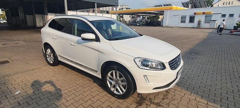 Weiß Gebraucht 2017 Volvo XC60 Momentum SUV | 17.400 € (Superpreis) - Bild 1/4