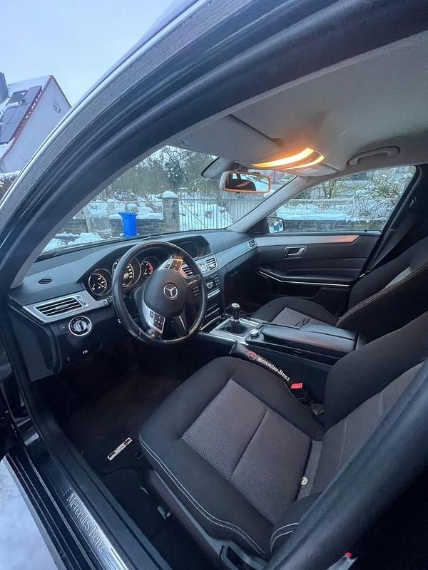 Gebraucht Mercedes E250 204 PS (150 kW) 2014 Schwarz Kombi