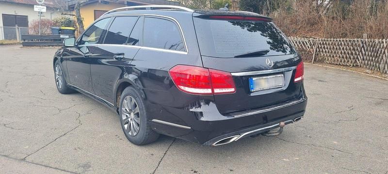 Gebraucht Mercedes E220 Avantgarde 170 PS (125 kW) 2013 Schwarz Kombi