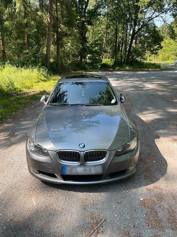 Gebraucht BMW 330 231 PS (169 kW) 2007 Grau Coupé