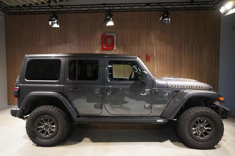 Grau Gebraucht 2023 Jeep Wrangler Unlimited Rubicon SUV | 98.941 € - Bild 1/3