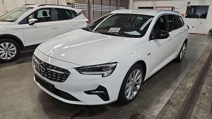 Weiß Gebraucht 2022 Opel Insignia GS Line Kombi | 17.900 € (Superpreis) - Bild 1/4