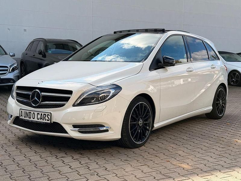 Weiß Gebraucht 2014 Mercedes B250 Night Van / Kleinbus | 16.999 € (Etwas zu teuer) - Bild 1/4