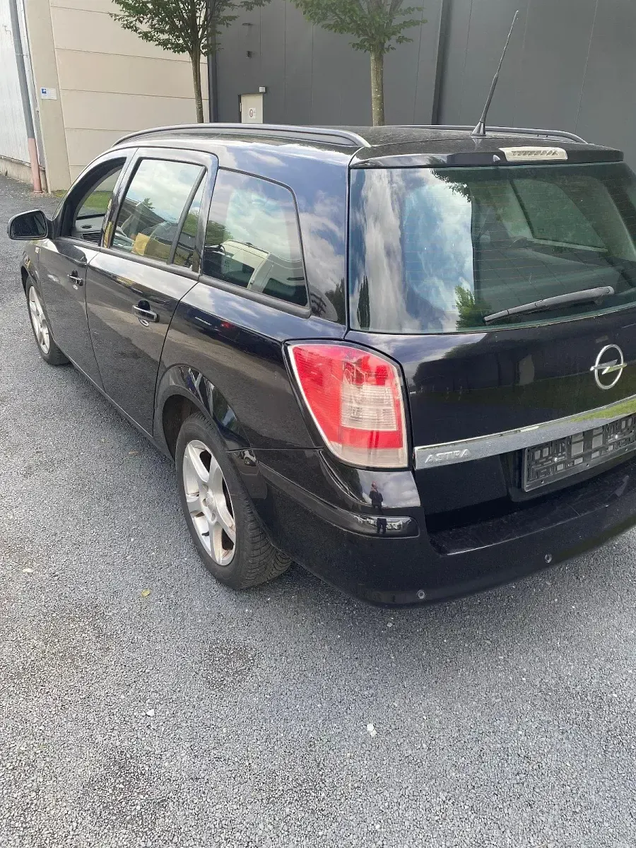 Gebraucht Opel Astra Edition 125 PS (91 kW) 2009 Schwarz Kombi