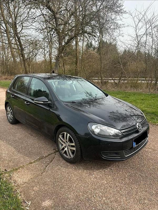 Gebraucht VW Golf VI 105 PS (77 kW) 2011 Schwarz Kleinwagen