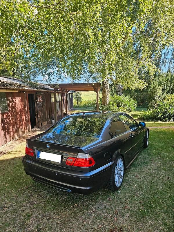 Grau Gebraucht 2005 BMW 330 M Sport Coupé | 10.350 € - Bild 1/4