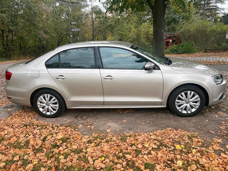 Gebraucht VW Jetta Comfortline 105 PS (77 kW) 2012 Grau Limousine