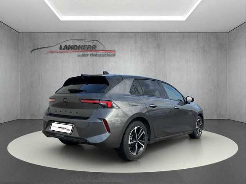 Gebraucht Opel Astra 131 PS (96 kW) 2025 Vulkan grau (metallic) Limousine