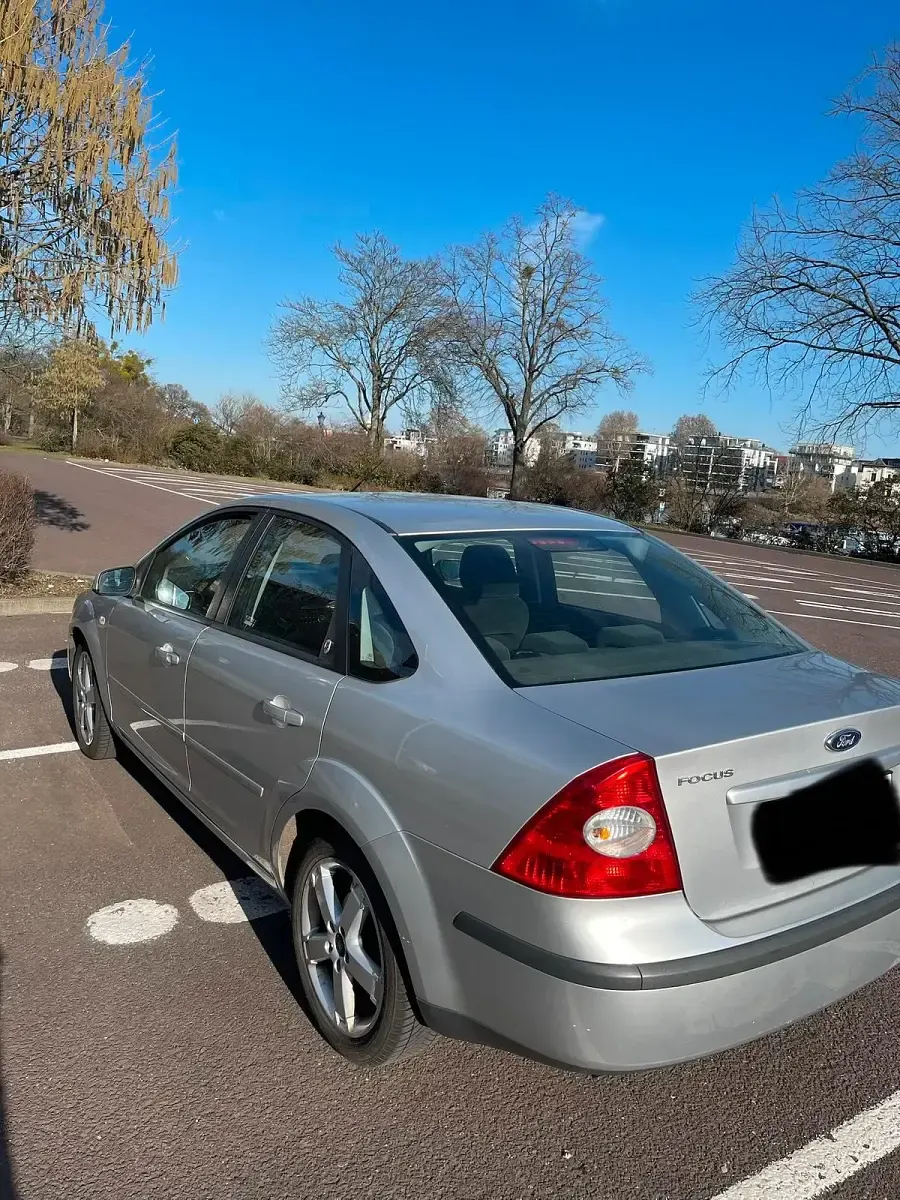 Usata Ford Focus 115 CV (84 kW) 2005 Argento Berlina