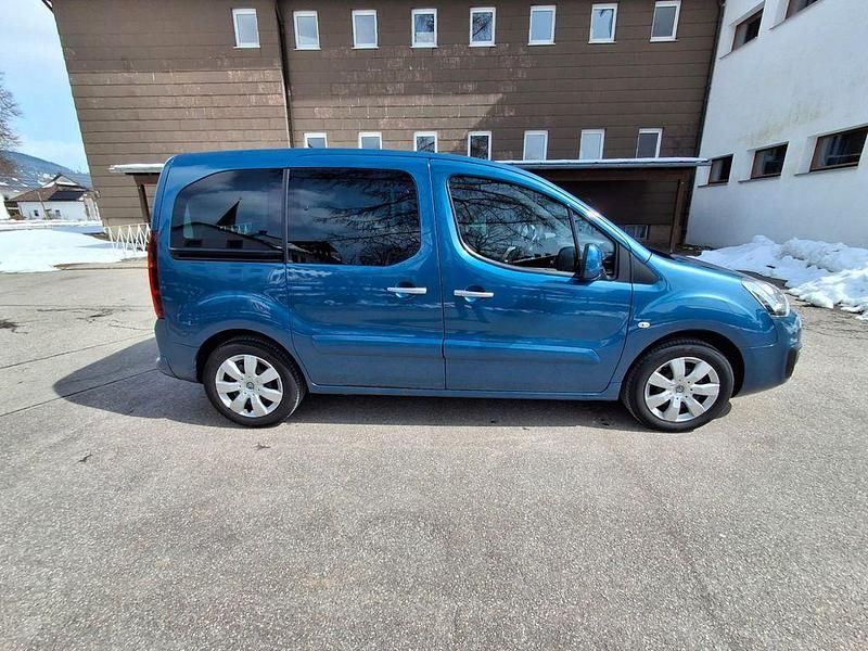 Gebraucht Citroën Berlingo Feel 99 PS (72 kW) 2016 Blau Van / Kleinbus