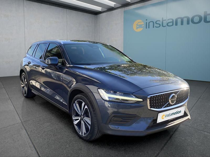 Gebraucht Volvo V60 CC 197 PS (144 kW) 2023 Blau Kombi