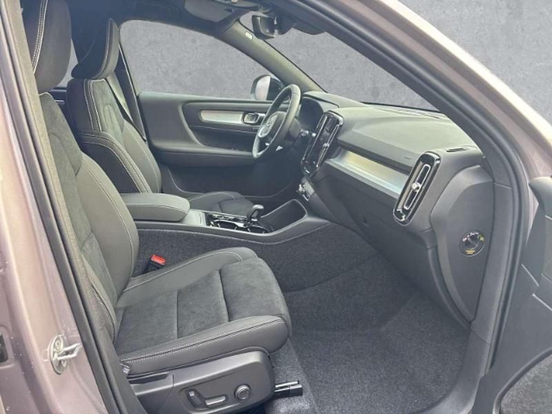 Neu Volvo XC40 Plus 197 PS (144 kW) 2026 Aurora silver SUV