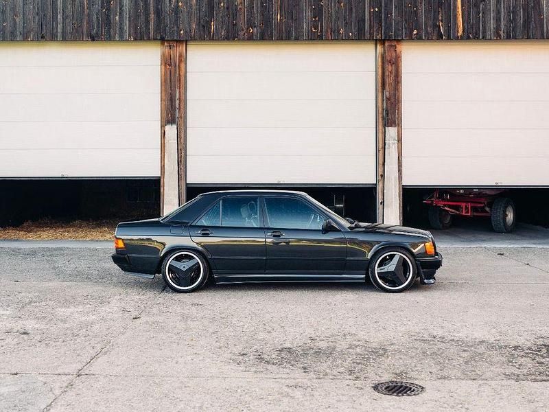 Gebraucht Mercedes 190 245 PS (180 kW) 1987 Schwarz Limousine