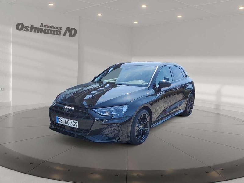 Mythosschwarz Gebraucht 2025 Audi A3 Sportback S-Line Limousine | 39.880 € (Fairer Preis) - Bild 1/4