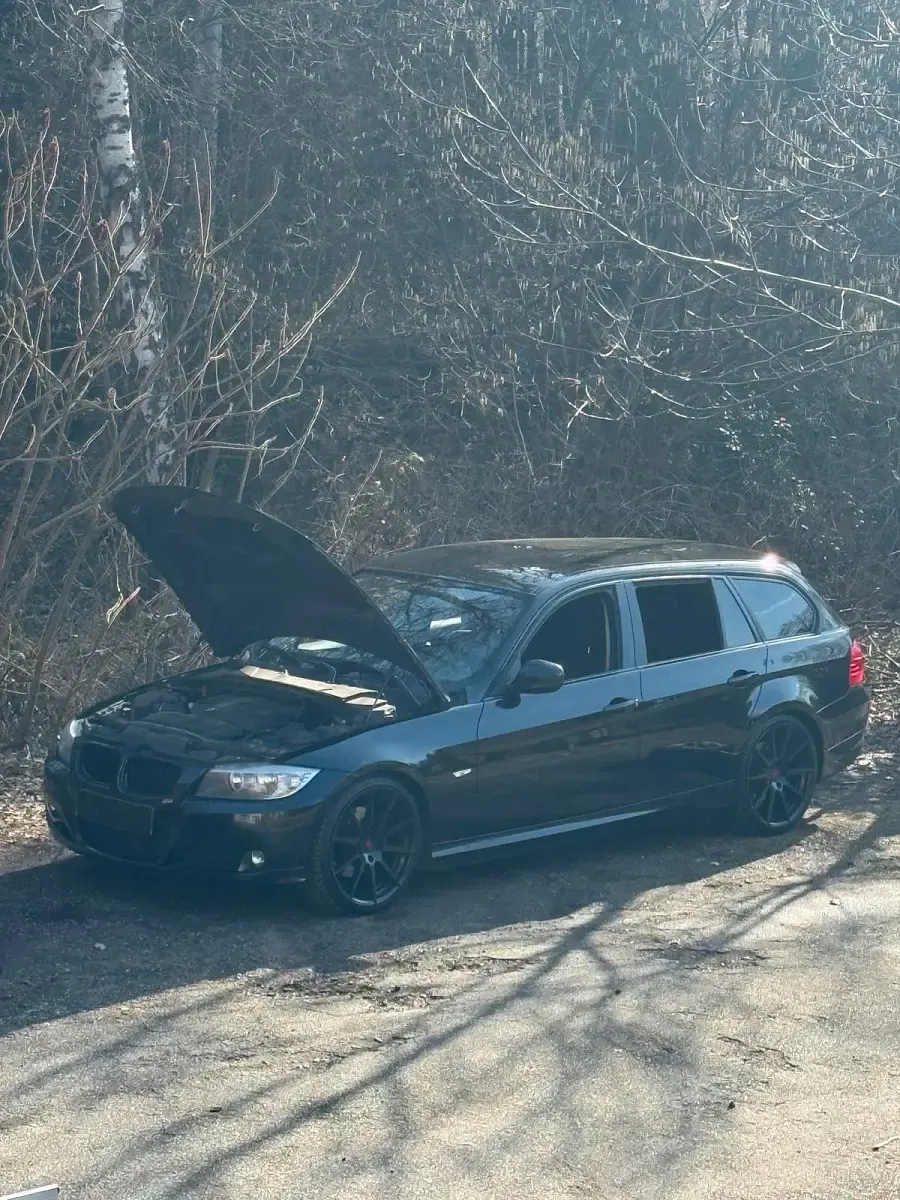 Gebraucht BMW 320 184 PS (135 kW) 2011 Schwarz Kombi