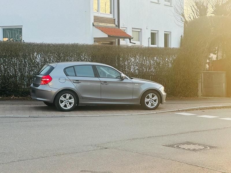 Gebraucht BMW 118 143 PS (105 kW) 2011 Grau Kleinwagen