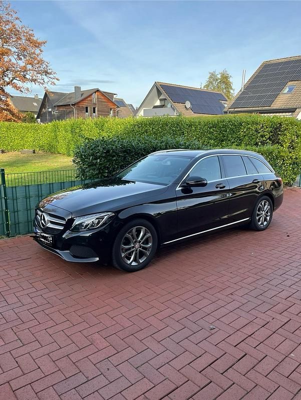 Schwarz Gebraucht 2017 Mercedes C220 Avantgarde Kombi | 18.500 € (Fairer Preis) - Bild 1/4