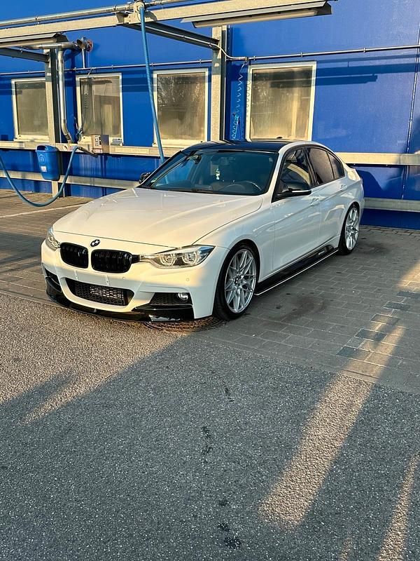 Weiß Gebraucht 2016 BMW 320 Limousine | 21.900 € - Bild 1/4