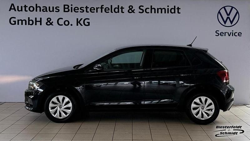 Deep black perleffekt (metallic) Gebraucht 2021 VW Polo Comfortline Kleinwagen | 17.990 € (Fairer Preis) - Bild 1/4
