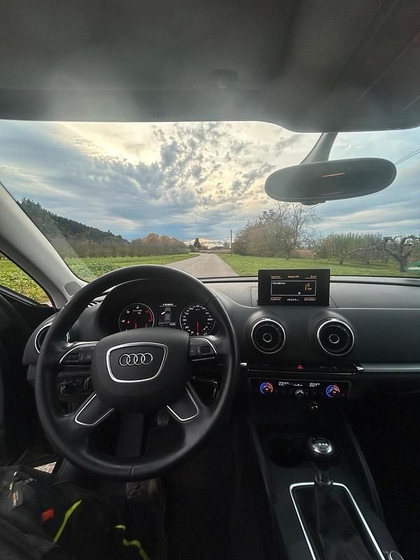 Schwarz Gebraucht 2015 Audi A3 Limousine | 10.500 € (Superpreis) - Bild 1/4