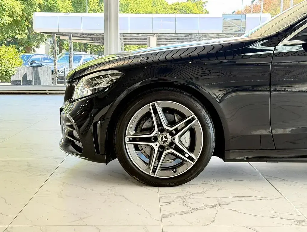 Gebraucht Mercedes C200 AMG 184 PS (135 kW) 2021 Obsidianschwarz metallic Limousine