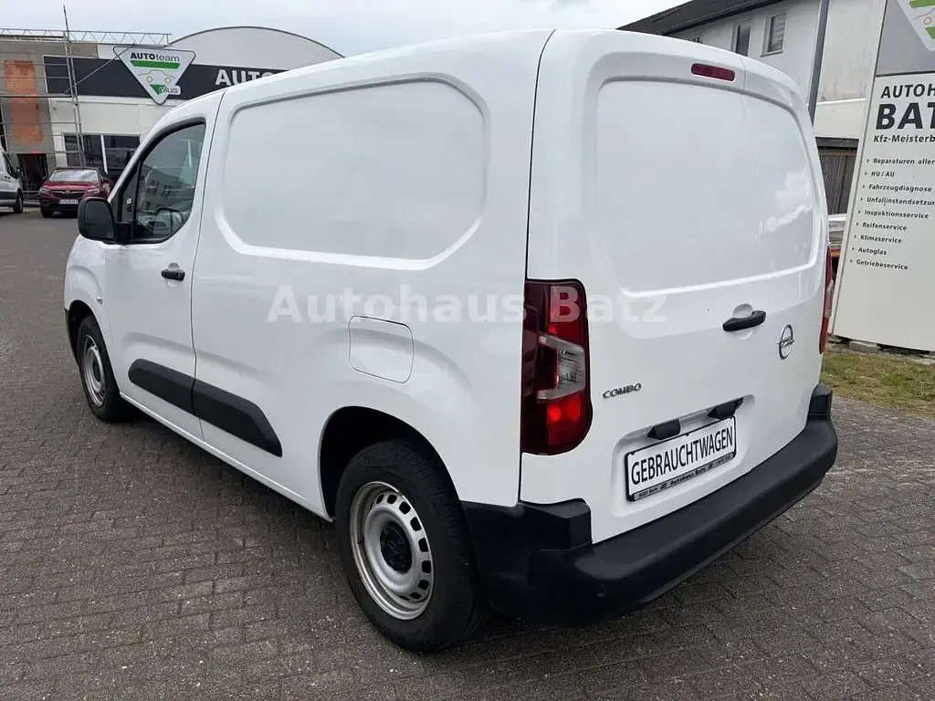 Gebraucht Opel Combo Selection 110 PS (80 kW) 2020 Weiß Van / Kleinbus