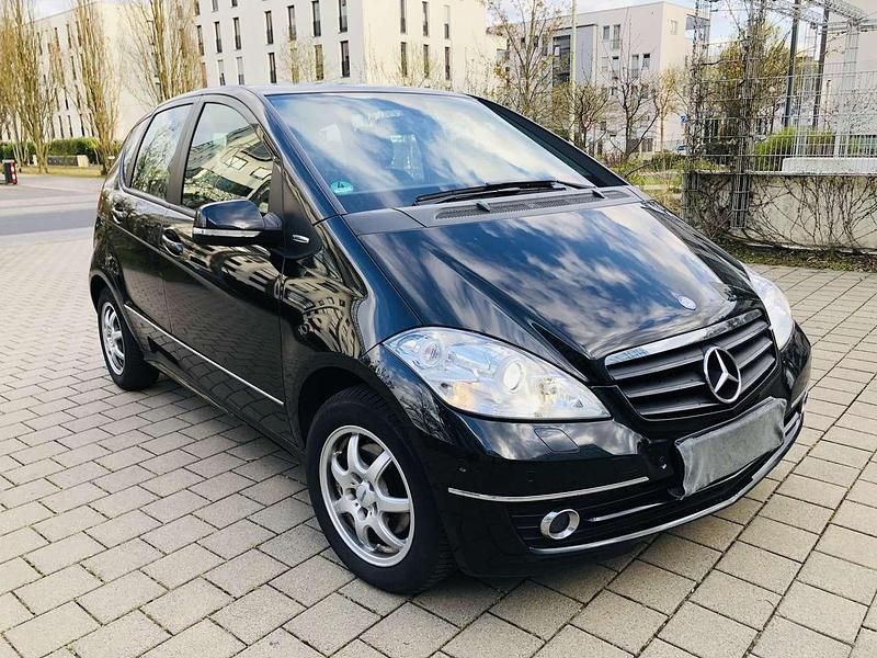 Gebraucht Mercedes A180 116 PS (85 kW) 2010 Schwarz Limousine