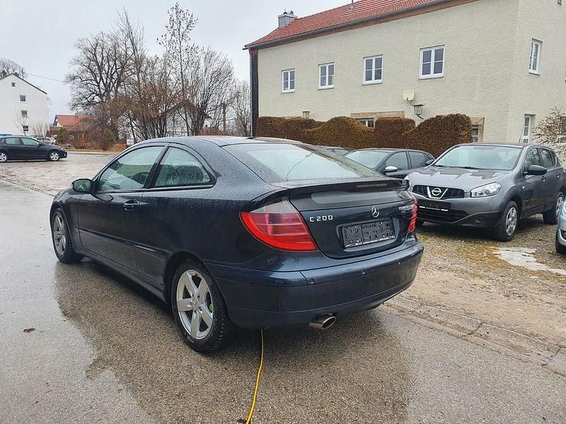 Second-hand Mercedes C200 163 CP (119 kW) 2003 Albastru Coupe