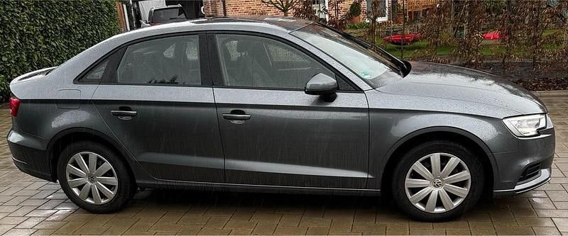 Gebraucht Audi A3 116 PS (85 kW) 2017 Grau Limousine