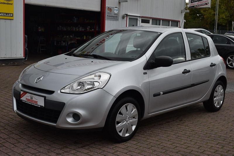 Silber Gebraucht 2012 Renault Clio III Kleinwagen | 3.890 € (Fairer Preis) - Bild 1/4
