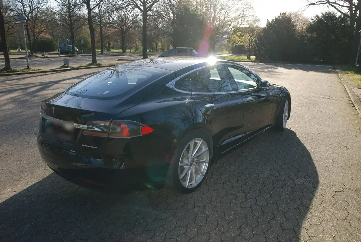 Used Tesla Model S 413 kW (562 HP) 2020 Black Hatchback