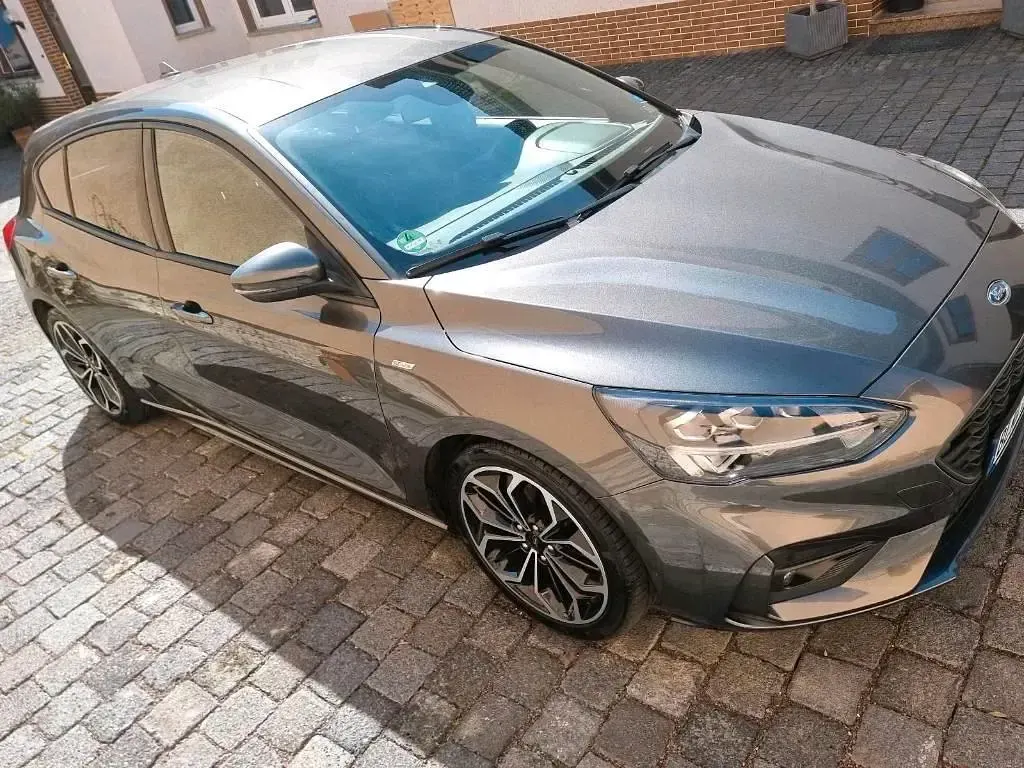 Gebraucht Ford Focus ST-Line 120 PS (88 kW) 2020 Grau Limousine