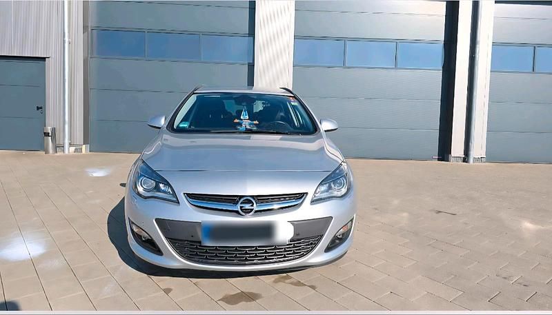 Gebraucht Opel Astra 140 PS (102 kW) 2013 Silber Kombi