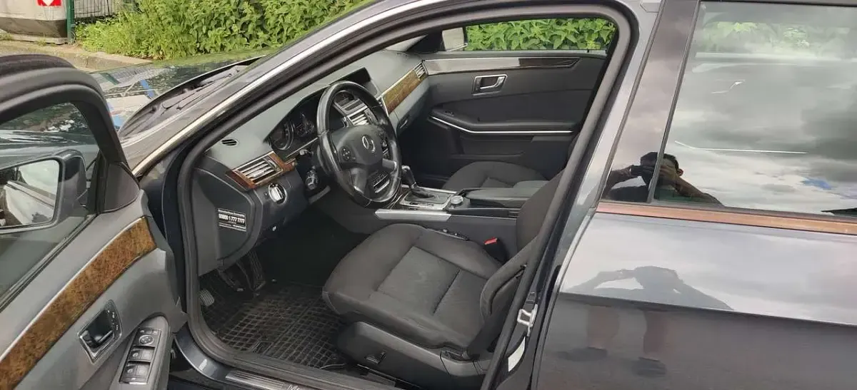 Gebraucht Mercedes E250 Avantgarde 204 PS (150 kW) 2010 Grau Kombi