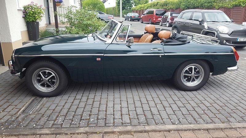 Grün Gebraucht 1974 MG B Cabrio | 13.800 € - Bild 1/4