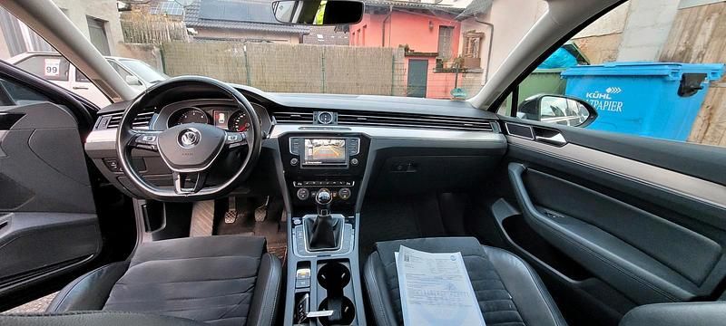 Gebraucht VW Passat Highline 150 PS (110 kW) 2015 Schwarz Kombi