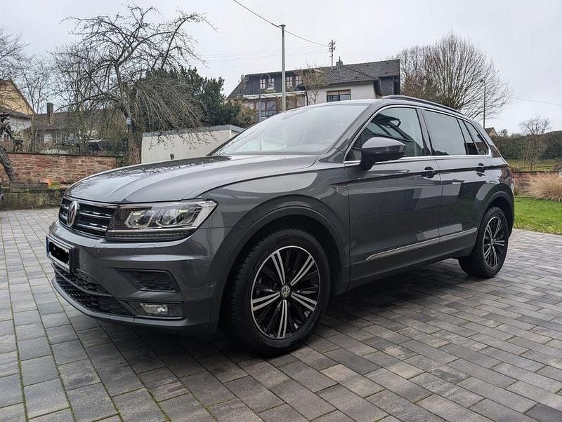 Grau Gebraucht 2020 VW Tiguan Life SUV | 22.950 € (Fairer Preis) - Bild 1/4