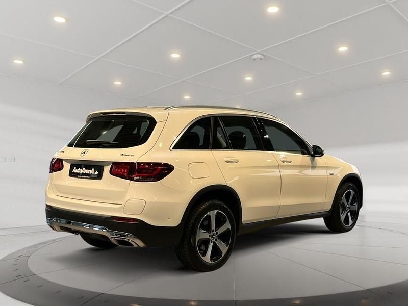 Gebraucht Mercedes GLC300e 211 PS (155 kW) 2021 Weiß SUV