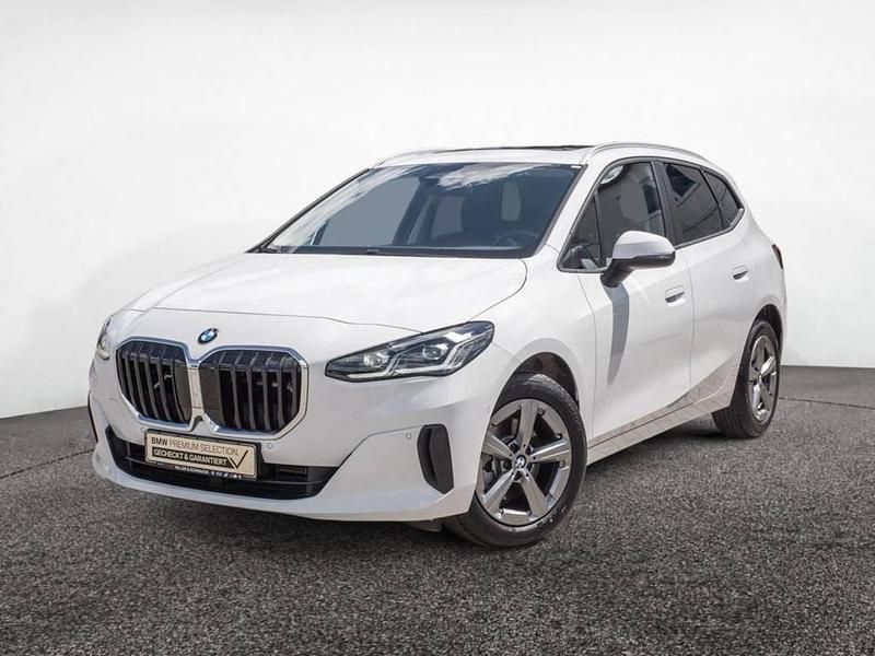 Weiß Gebraucht 2024 BMW 218 Active Tourer Performance Van / Kleinbus | 31.900 € (Superpreis) - Bild 1/4