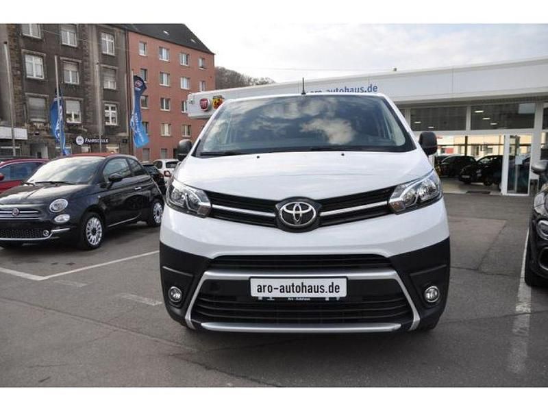 Gebraucht Toyota Proace 144 PS (105 kW) 2023 Ice white Van / Kleinbus