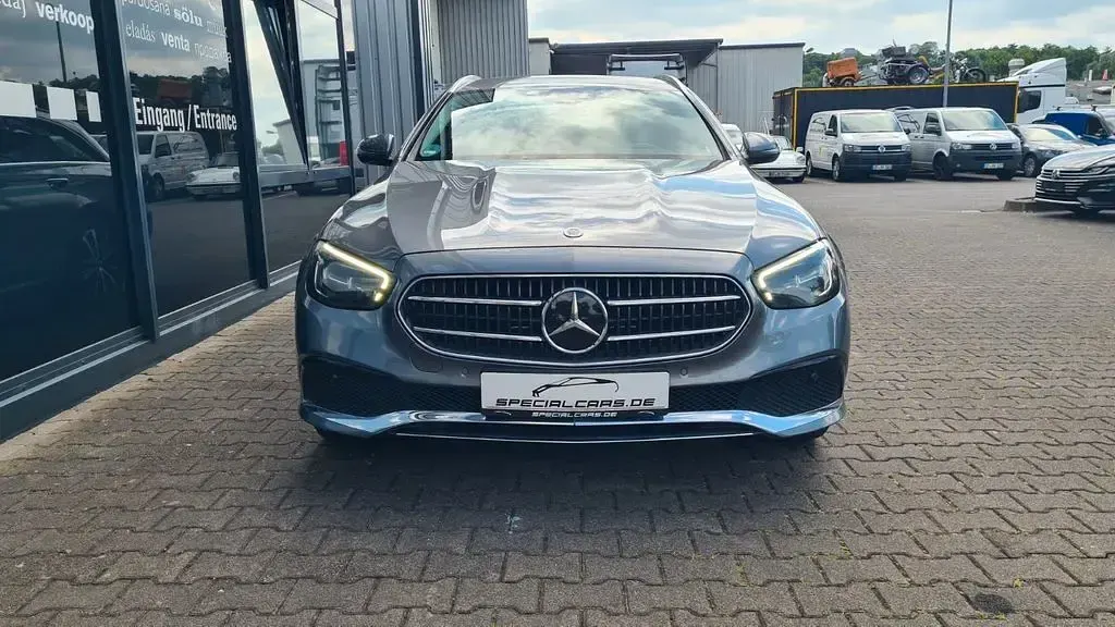 Gebraucht Mercedes E300 306 PS (225 kW) 2022 Grau Limousine