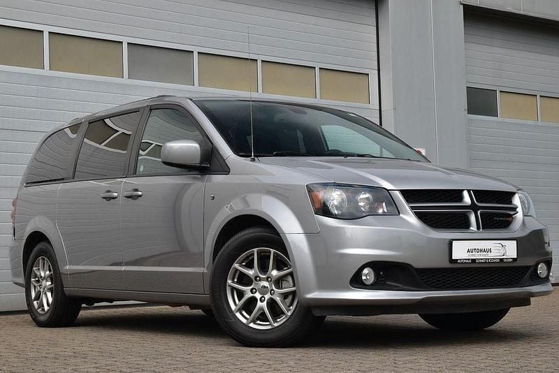 Silber Gebraucht 2019 Dodge Grand Caravan Van / Kleinbus | 15.199 € (Guter Preis) - Bild 1/4