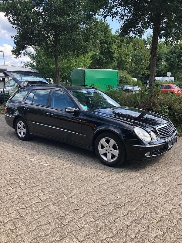 Schwarz Gebraucht 2004 Mercedes E270 Kombi | 4.299 € (Fairer Preis) - Bild 1/4