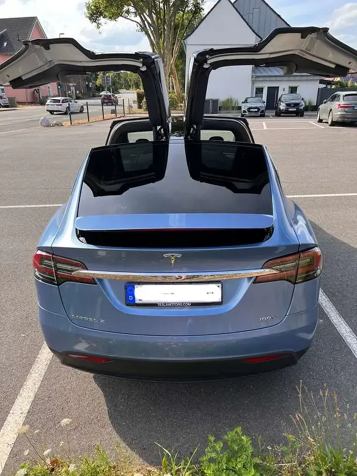 Second-hand Tesla Model X 309 kW (421 CP) 2018 Albastru SUV
